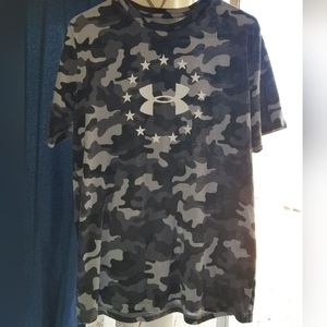 Men's under armor t shirt size Medium